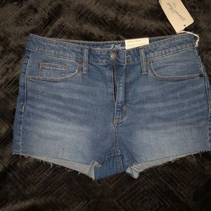 Cut off jean shorts